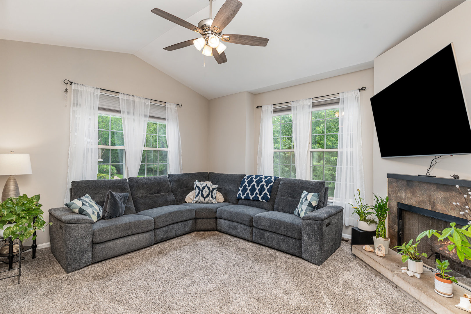 2901 Woodside Drive