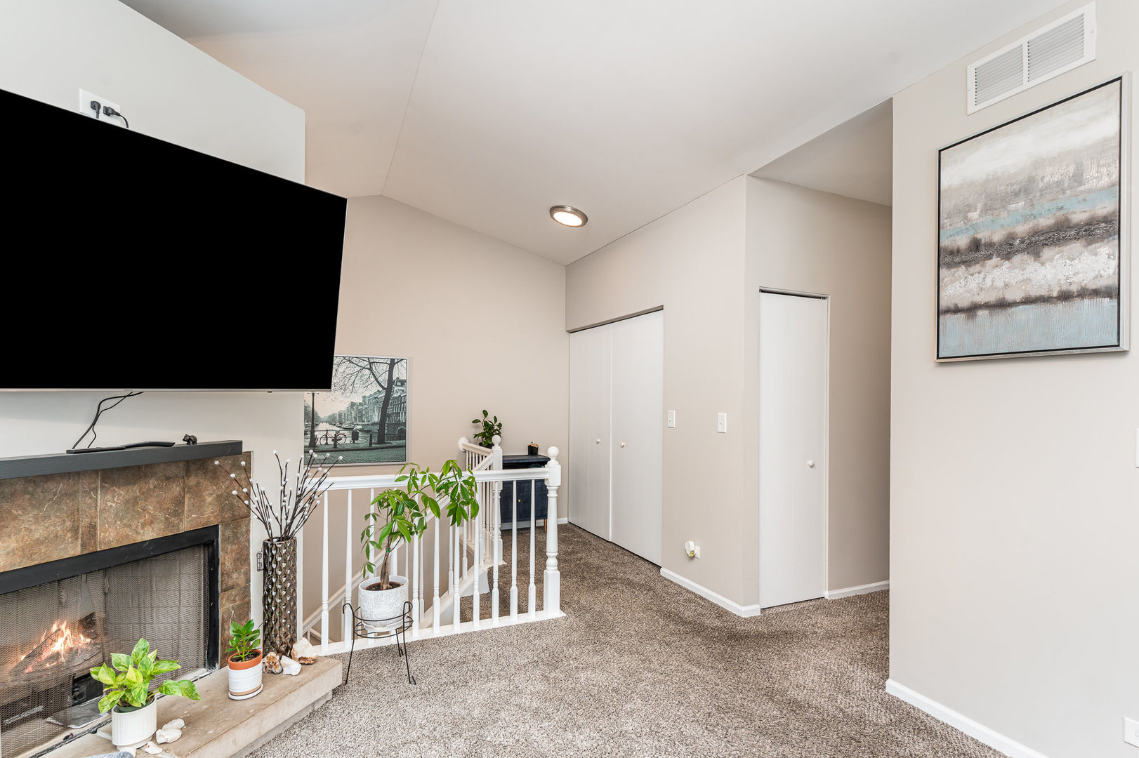 2901 Woodside Drive