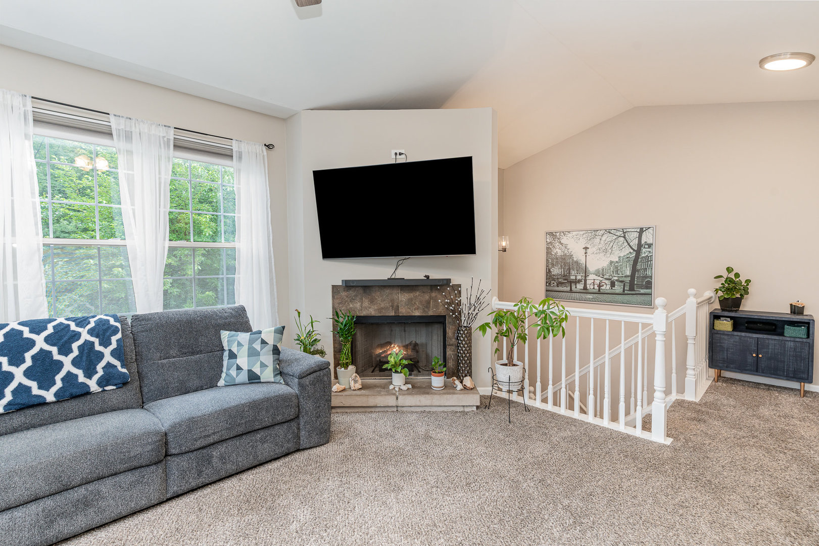 2901 Woodside Drive