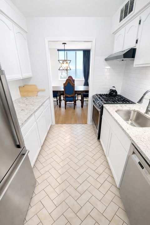 Tiny photo for 40 N Tower Road #6G, Oak Brook, IL 60523 (MLS # 12620856)