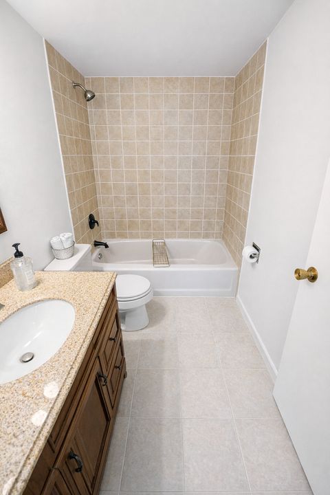 Tiny photo for 40 N Tower Road #6G, Oak Brook, IL 60523 (MLS # 12620856)