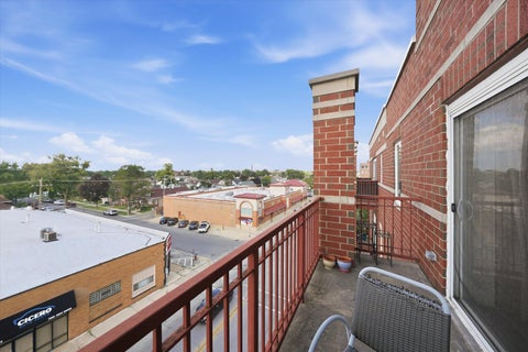Tiny photo for 6238 W 26TH Street #503, Berwyn, IL 60402 (MLS # 12746315)