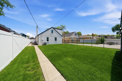 Tiny photo for 5204 S Oak Park Avenue, Chicago, IL 60638 (MLS # 12633930)