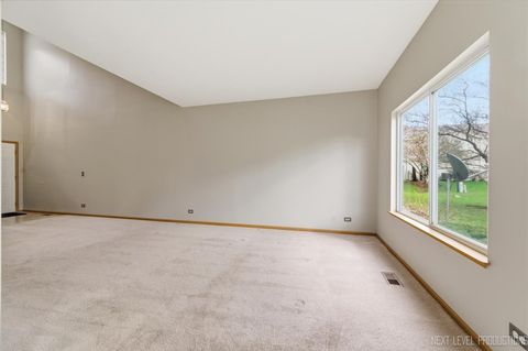 Tiny photo for 305 Thornwood Way #C, South Elgin, IL 60177 (MLS # 12595353)