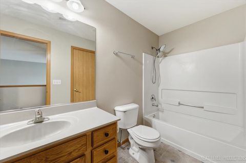 Tiny photo for 305 Thornwood Way #C, South Elgin, IL 60177 (MLS # 12595353)