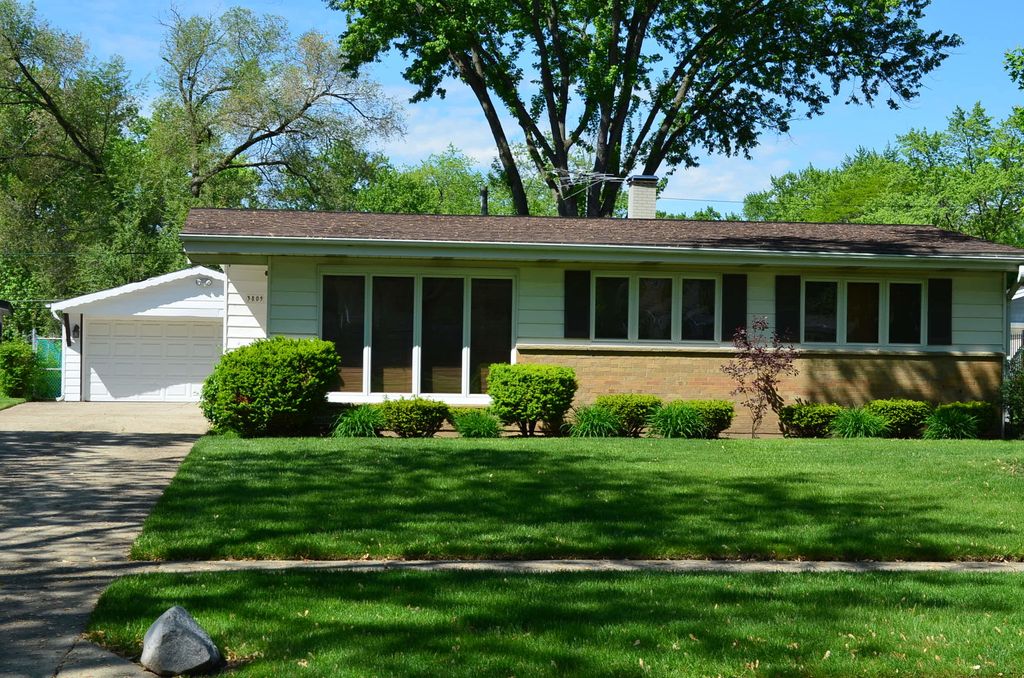 Photo for 3805 Wren Lane, Rolling Meadows, IL 60008 (MLS # 12476167)