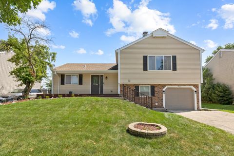 Tiny photo for 811 S Sheridan Drive, Bartlett, IL 60103 (MLS # 12452467)