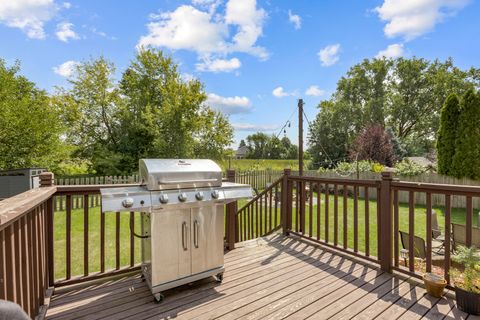 Tiny photo for 811 S Sheridan Drive, Bartlett, IL 60103 (MLS # 12452467)