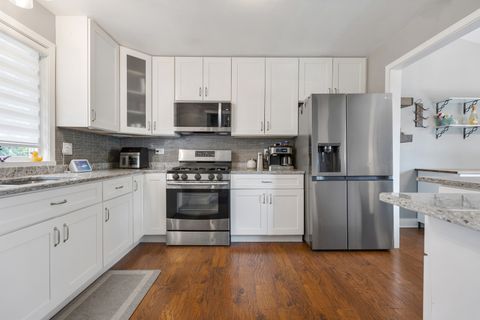 Tiny photo for 811 S Sheridan Drive, Bartlett, IL 60103 (MLS # 12452467)