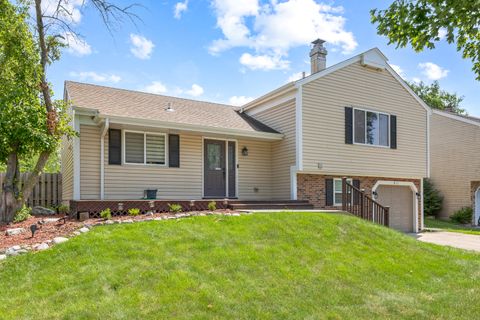 Photo of 811 S Sheridan Drive, Bartlett, IL 60103 (MLS # 12452467)