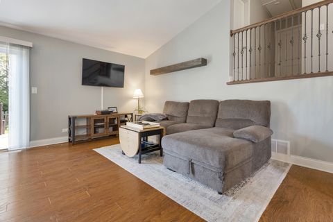 Tiny photo for 811 S Sheridan Drive, Bartlett, IL 60103 (MLS # 12452467)