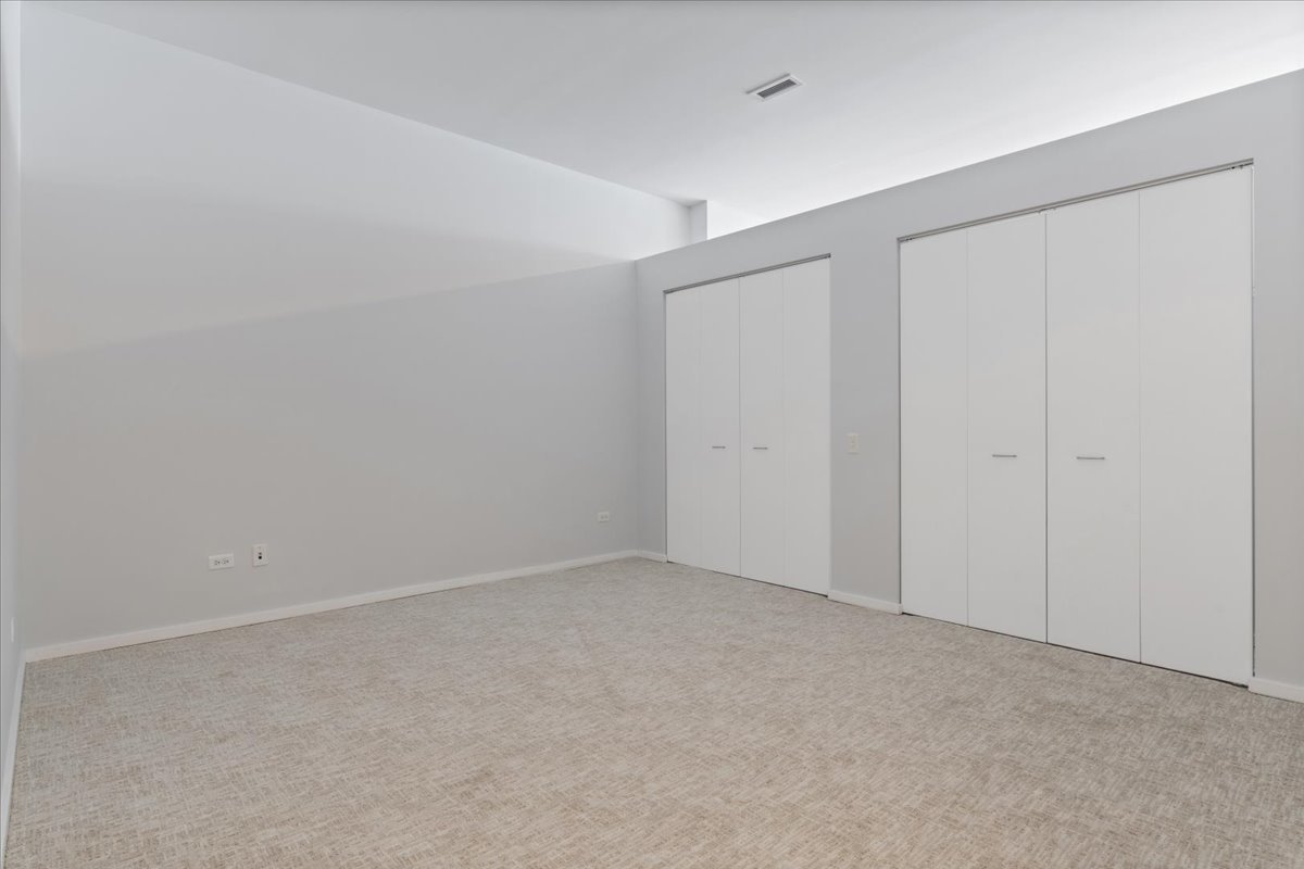 Chicago, Illinois 60603, United States, 1 Bedroom Bedrooms, ,1 BathroomBathrooms,Residential,Contingent,251855