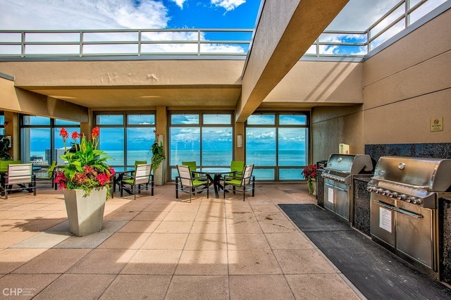 Chicago, Illinois 60603, United States, 1 Bedroom Bedrooms, ,1 BathroomBathrooms,Residential,Contingent,251855