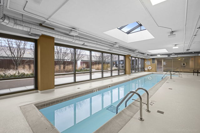 Chicago, Illinois 60603, United States, 1 Bedroom Bedrooms, ,1 BathroomBathrooms,Residential,Contingent,251855