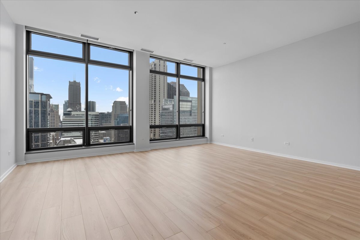 Chicago, Illinois 60603, United States, 1 Bedroom Bedrooms, ,1 BathroomBathrooms,Residential,Contingent,251855