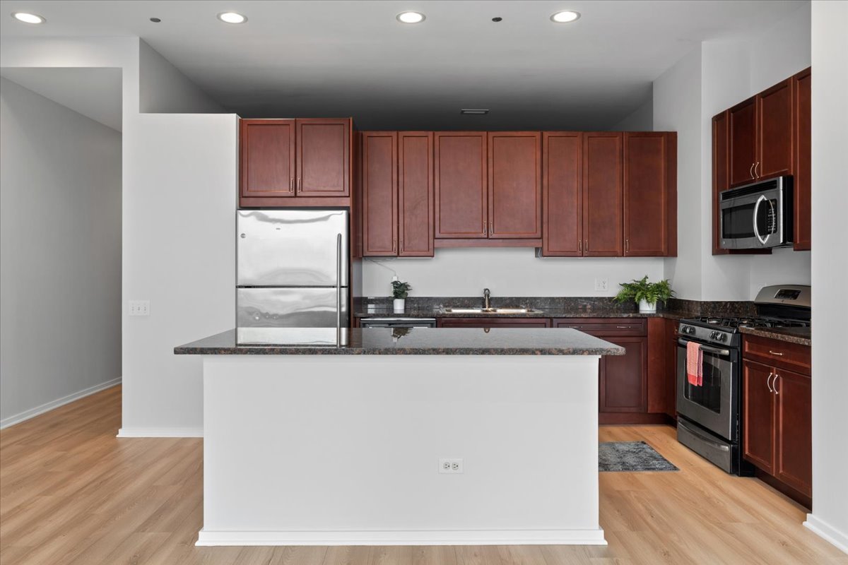 65 E Monroe Street 4216