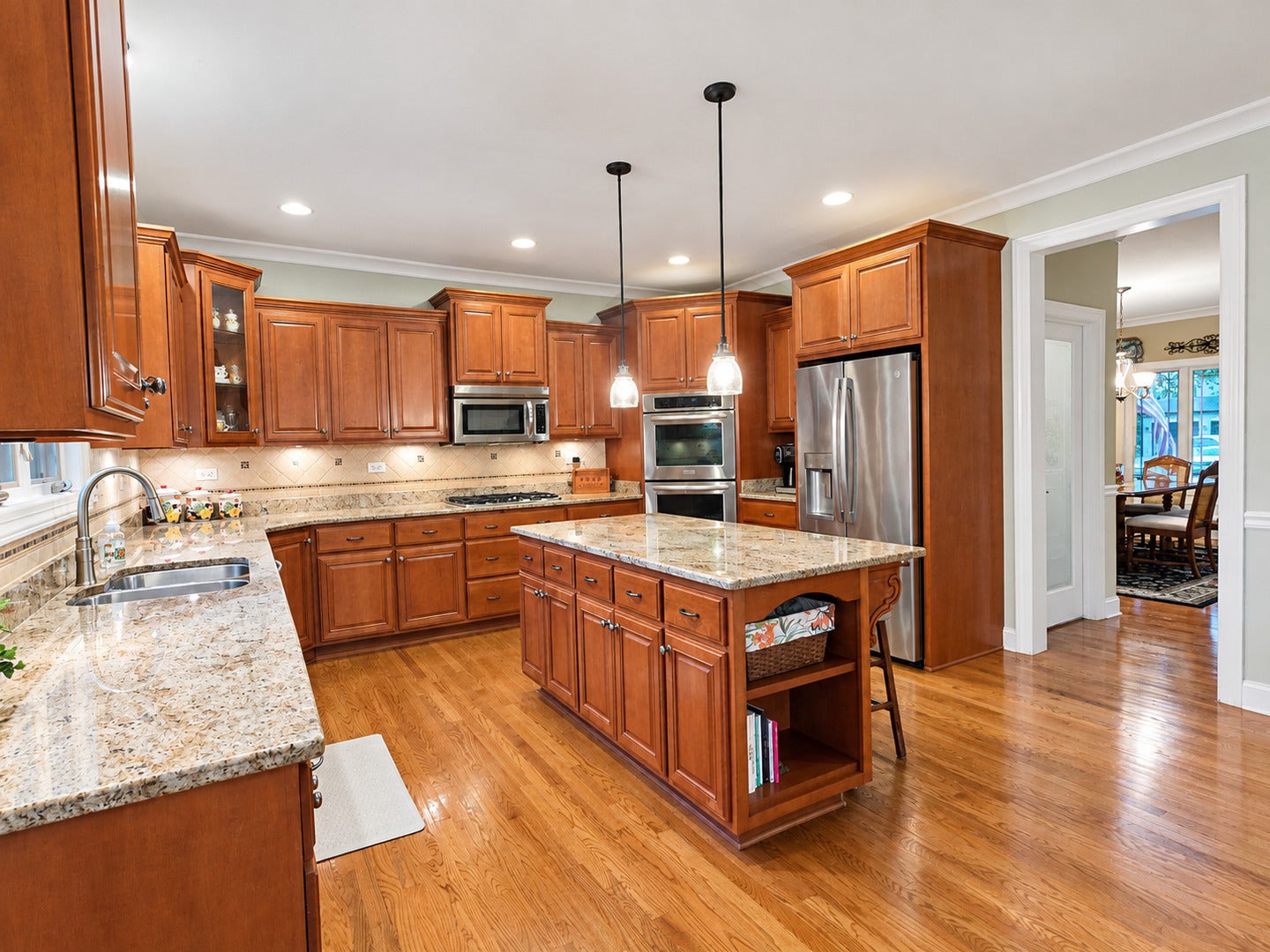 2016 Edgeview Drive