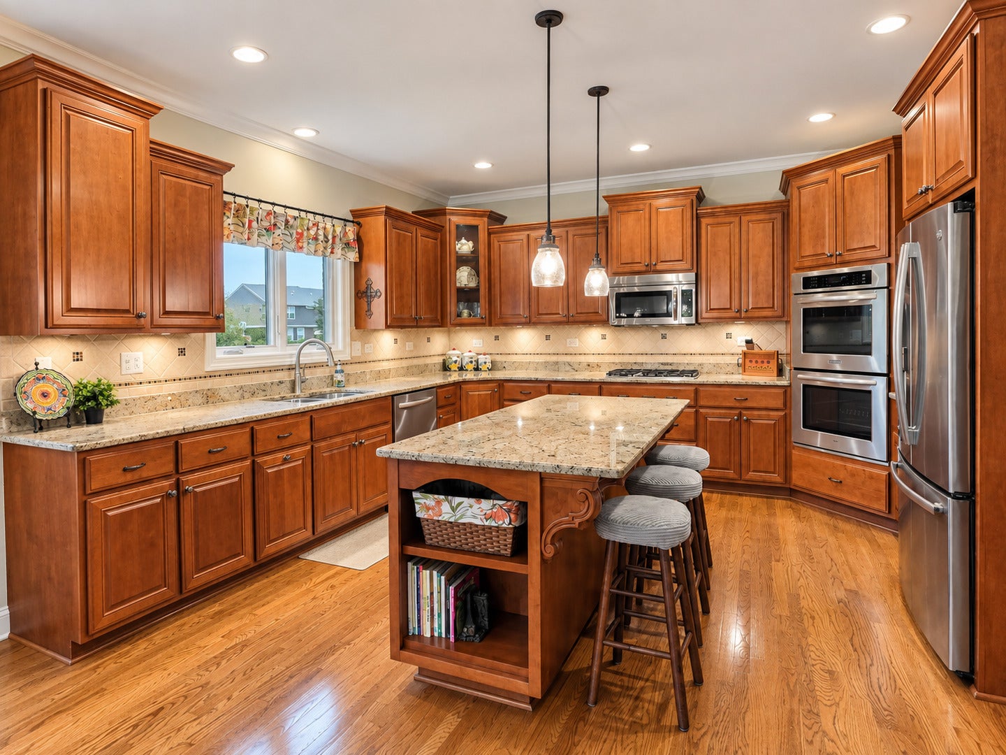 2016 Edgeview Drive