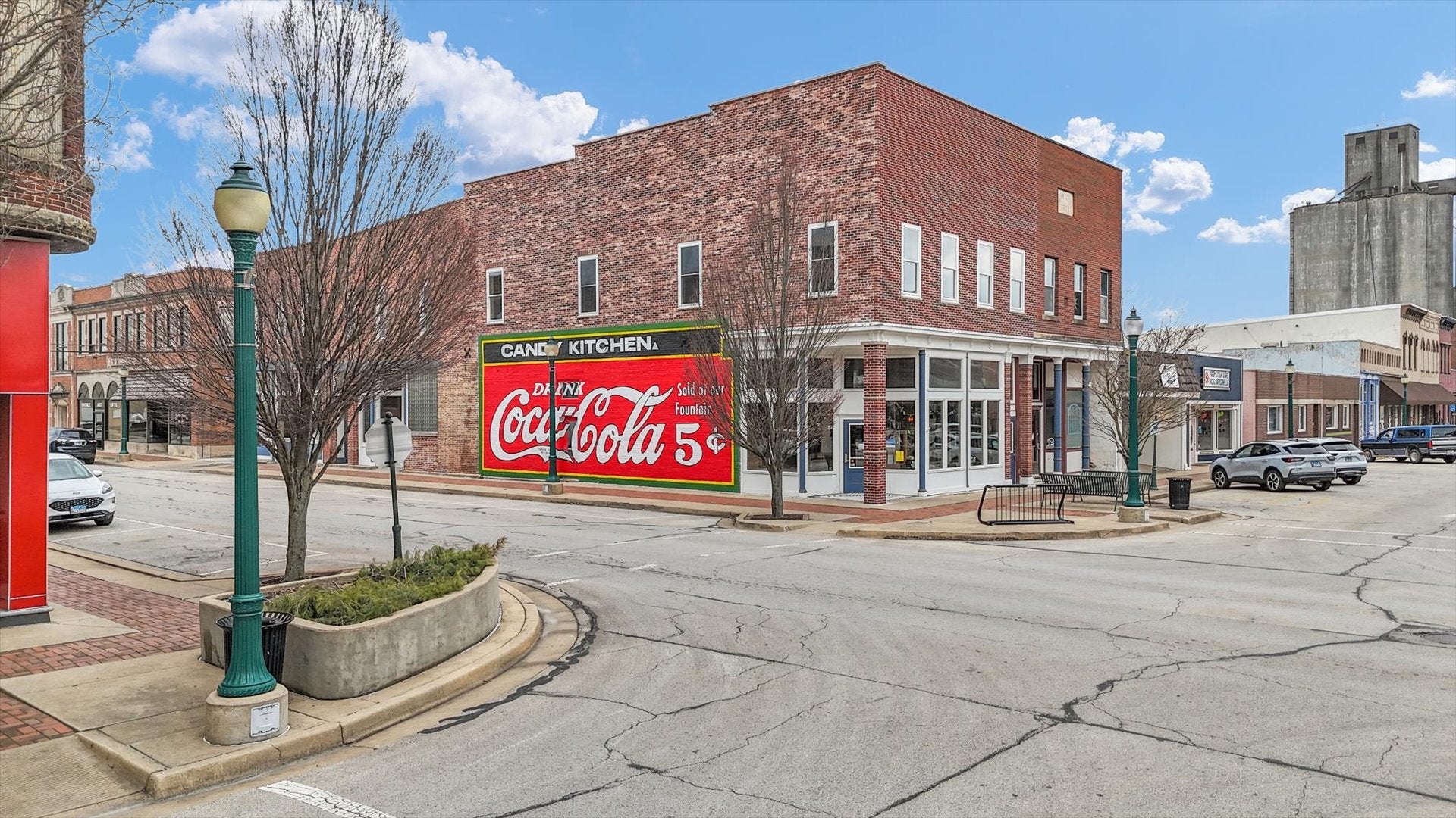 101-105 W Sale Street