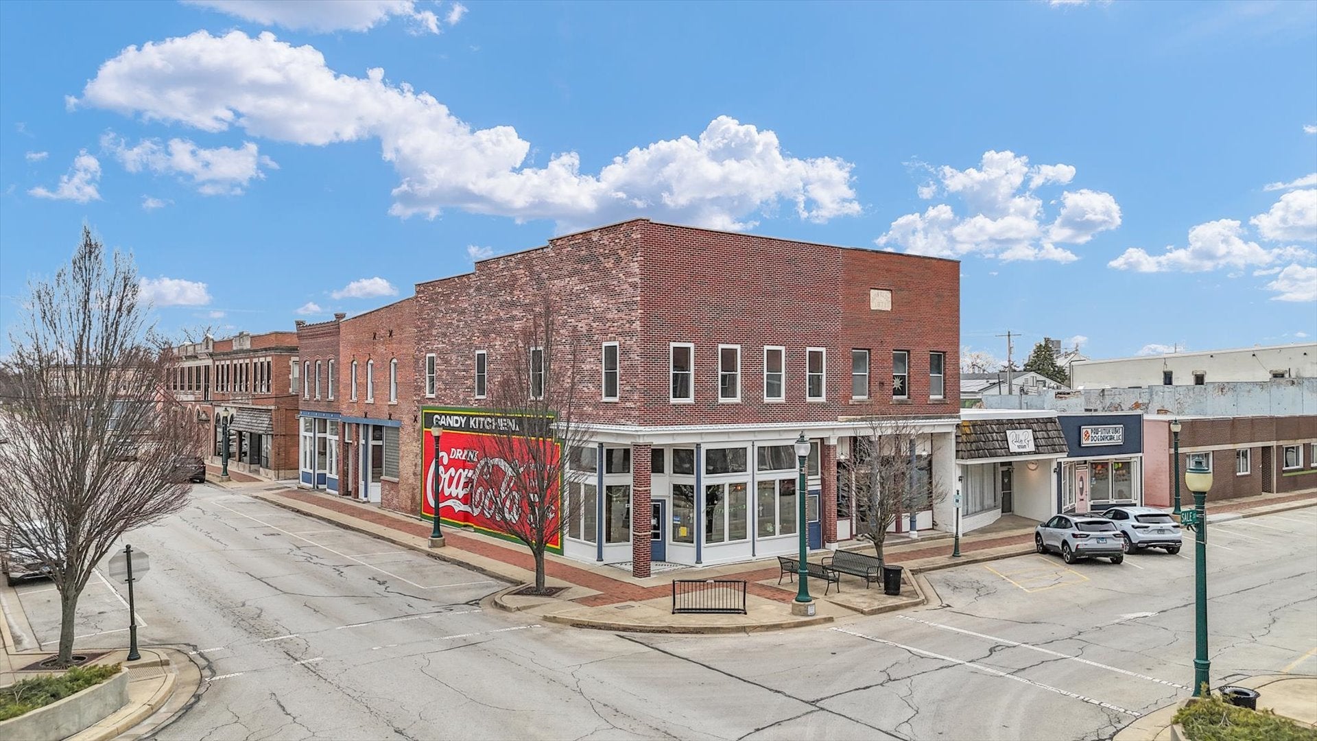 101-105 W Sale Street