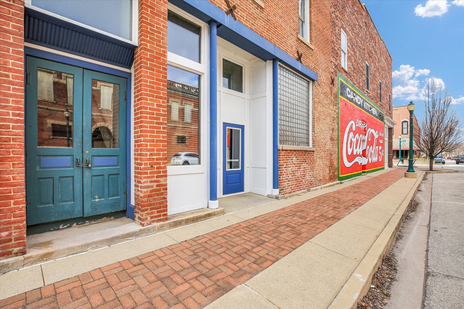 101-105 W Sale Street
