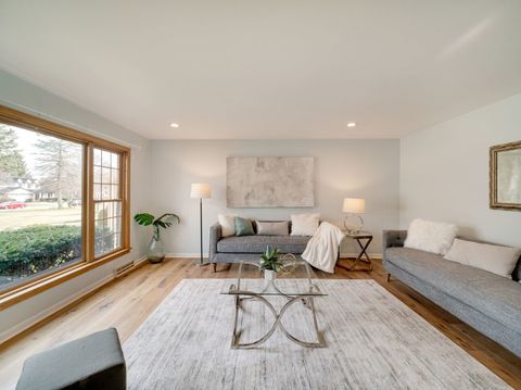 Tiny photo for 1341 Trinity Place, Libertyville, IL 60048 (MLS # 12586922)