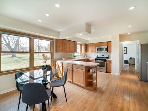 Tiny photo for 1341 Trinity Place, Libertyville, IL 60048 (MLS # 12586922)