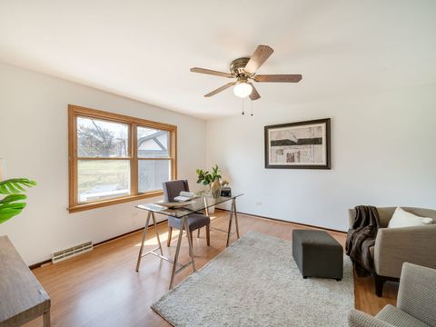 Tiny photo for 1341 Trinity Place, Libertyville, IL 60048 (MLS # 12586922)