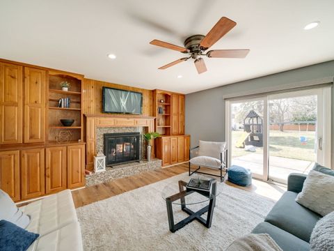 Tiny photo for 1341 Trinity Place, Libertyville, IL 60048 (MLS # 12586922)