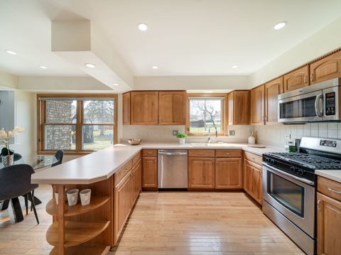 Tiny photo for 1341 Trinity Place, Libertyville, IL 60048 (MLS # 12586922)