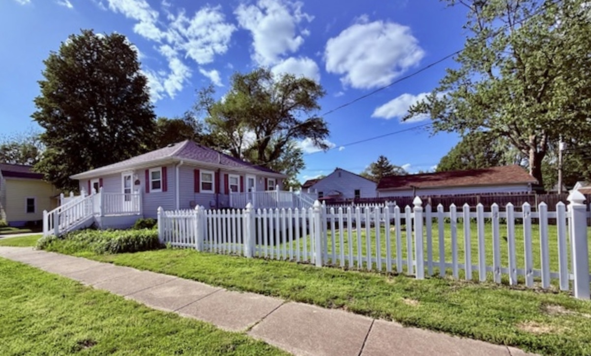 902 E Illinois Street
