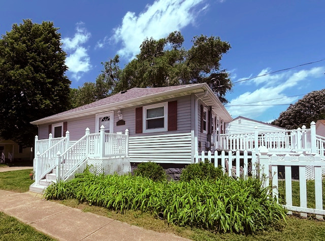 902 E Illinois Street