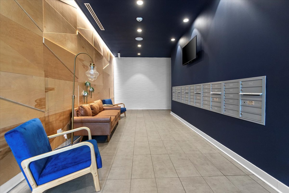 830 N Milwaukee Avenue 504