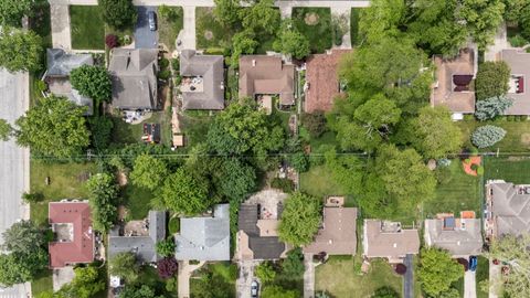 Tiny photo for 215 N Lincoln Lane, Arlington Heights, IL 60004 (MLS # 12659704)