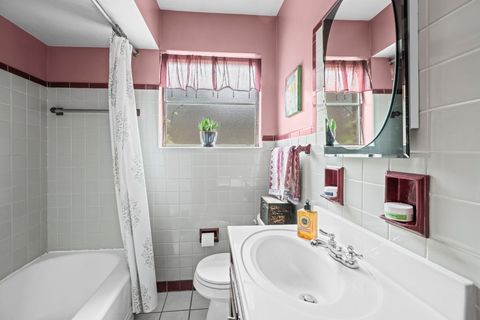 Tiny photo for 215 N Lincoln Lane, Arlington Heights, IL 60004 (MLS # 12659704)
