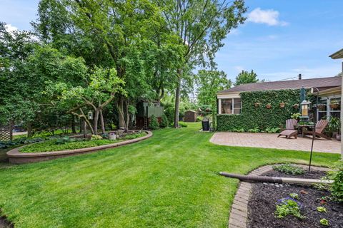 Tiny photo for 215 N Lincoln Lane, Arlington Heights, IL 60004 (MLS # 12659704)