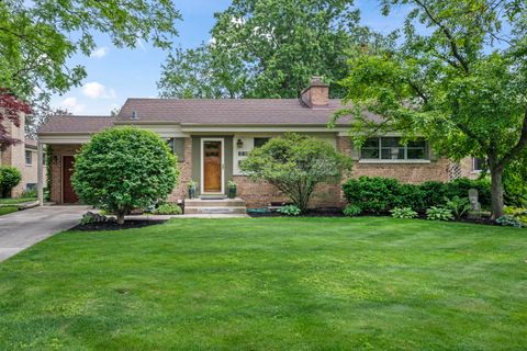 Photo of 215 N Lincoln Lane, Arlington Heights, IL 60004 (MLS # 12659704)