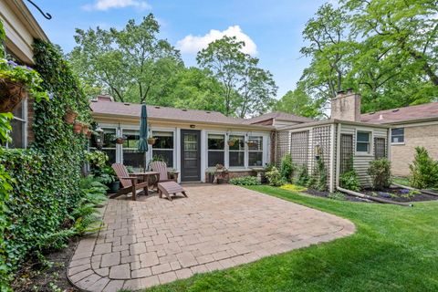 Tiny photo for 215 N Lincoln Lane, Arlington Heights, IL 60004 (MLS # 12659704)