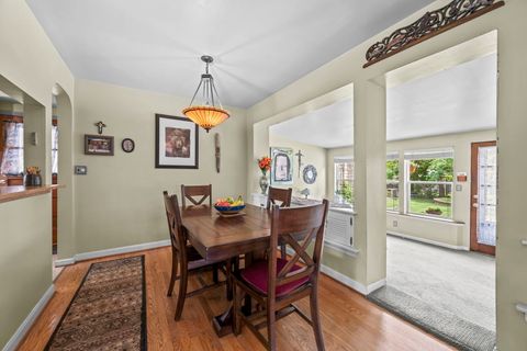 Tiny photo for 215 N Lincoln Lane, Arlington Heights, IL 60004 (MLS # 12659704)