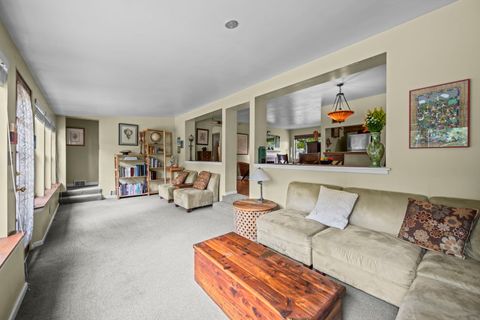 Tiny photo for 215 N Lincoln Lane, Arlington Heights, IL 60004 (MLS # 12659704)