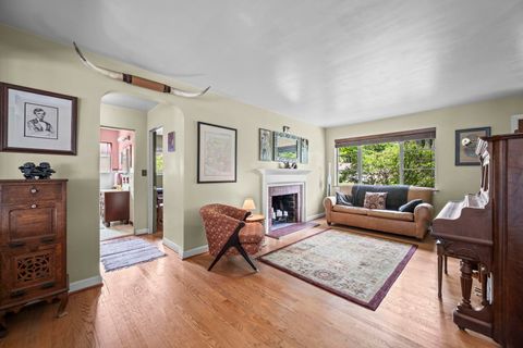 Tiny photo for 215 N Lincoln Lane, Arlington Heights, IL 60004 (MLS # 12659704)
