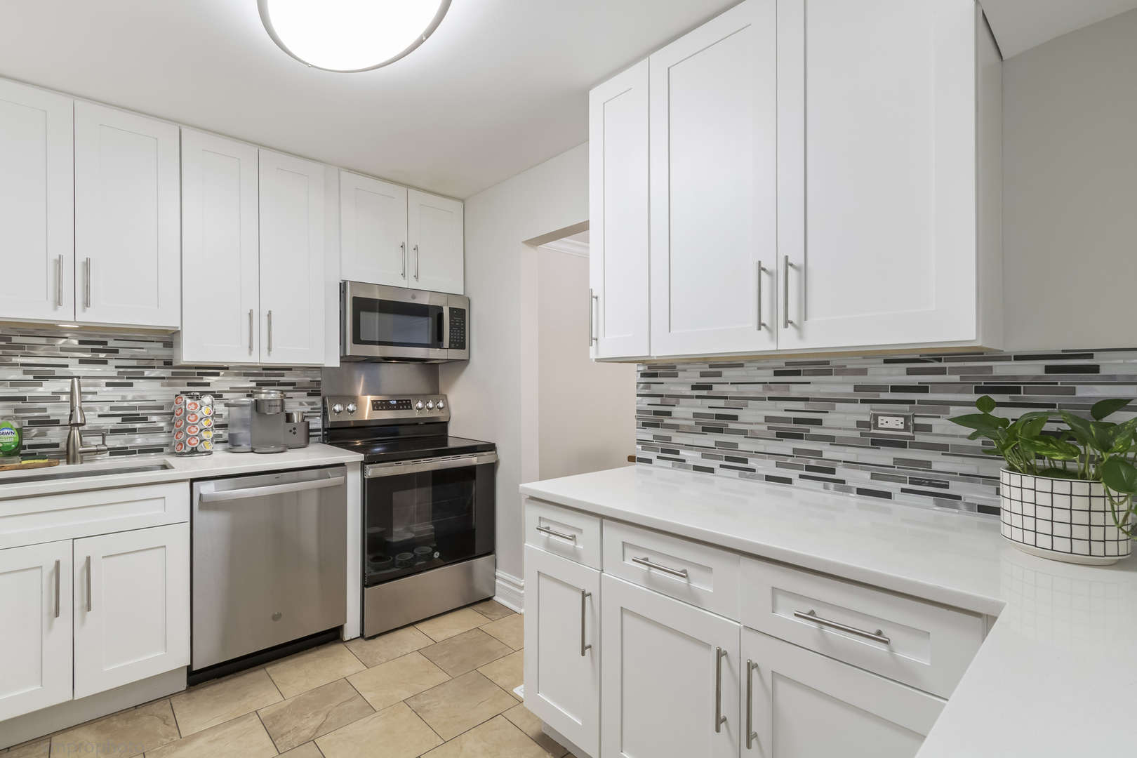 925 SPRING HILL Drive 101