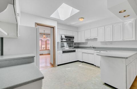 Tiny photo for 9712 S Kolmar Avenue, Oak Lawn, IL 60453 (MLS # 12623218)