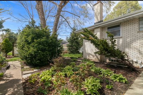 Tiny photo for 9712 S Kolmar Avenue, Oak Lawn, IL 60453 (MLS # 12623218)