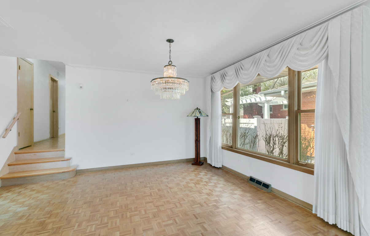 9712 S Kolmar Avenue