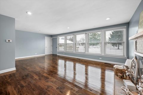 Tiny photo for 321 E Ardmore Avenue, Roselle, IL 60172 (MLS # 12532400)