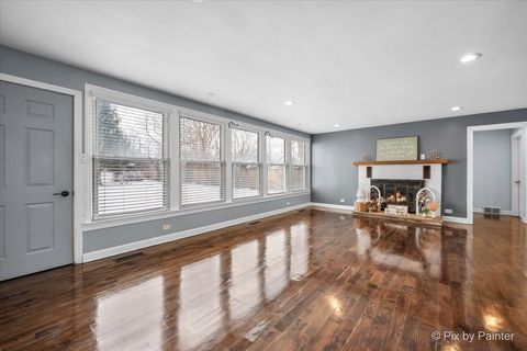 Tiny photo for 321 E Ardmore Avenue, Roselle, IL 60172 (MLS # 12532400)