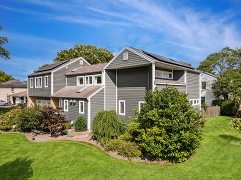 Tiny photo for 1101 N Stratford Road, Arlington Heights, IL 60004 (MLS # 12507362)