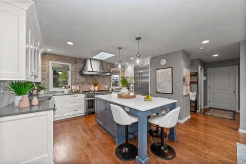 Tiny photo for 1101 N Stratford Road, Arlington Heights, IL 60004 (MLS # 12507362)