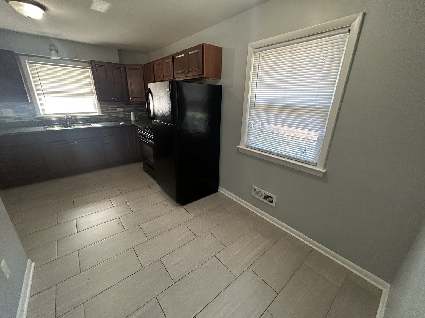 609 E 160th Place